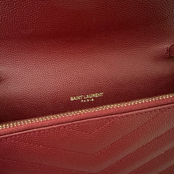 ENVELOPE CHAIN WALLET IN GRAIN DE POUDRE/ Cassandre Envelope Chain Wallet - Picture 5 of 8